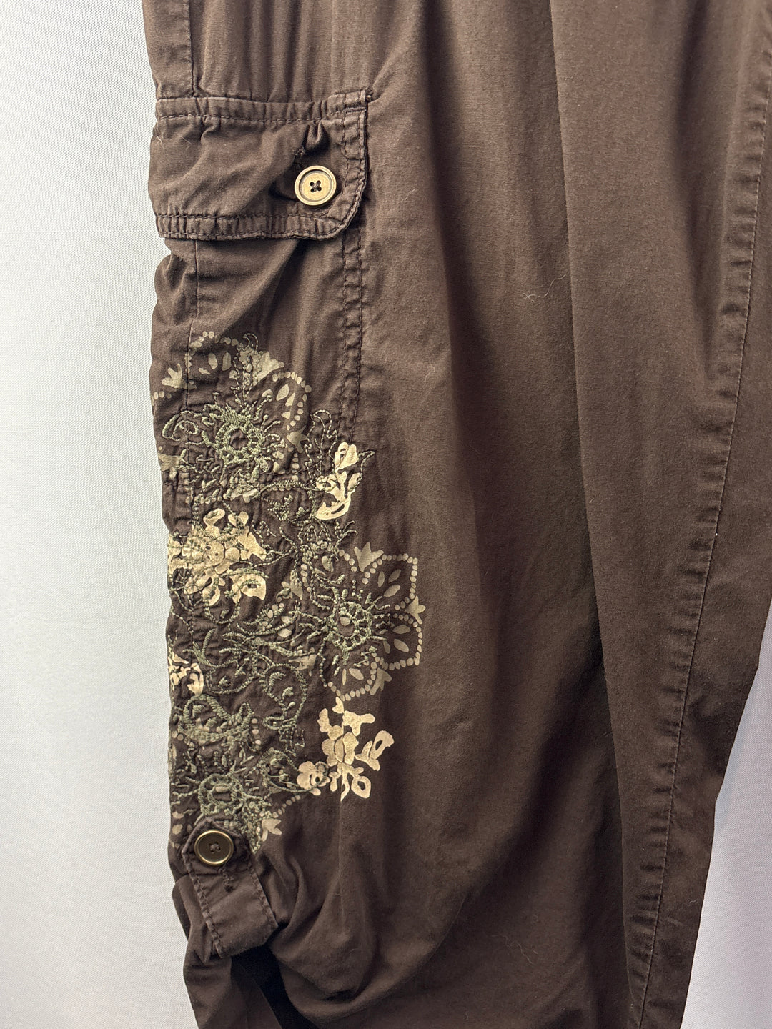 Women’s Style&amp;Co. Size 10 Brown Floral Cargo Capri Pants