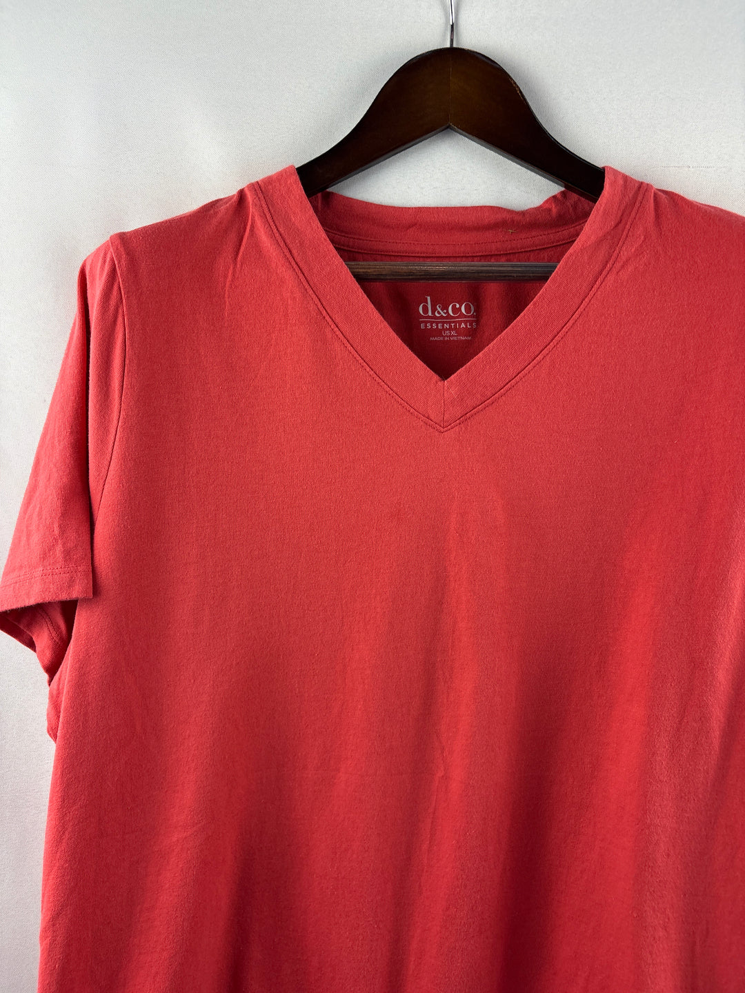 Women’s D&amp;Co XL Blood Orange V-Neck T-Shirt