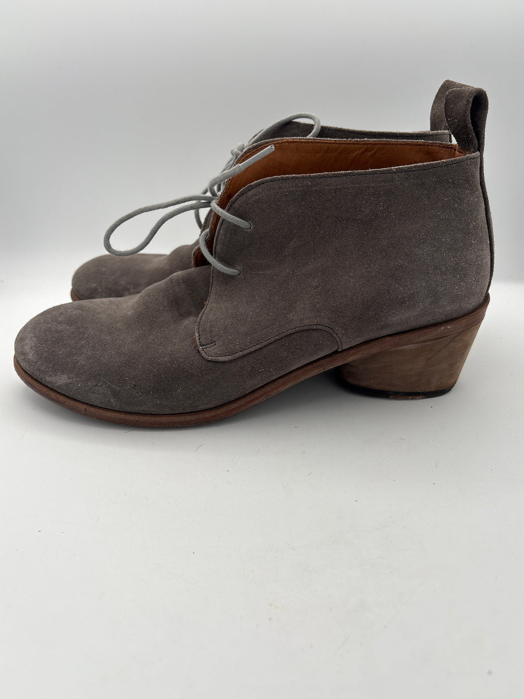 Women’s P. Monjo Size 10 Light Gray Suede Ankle Boots