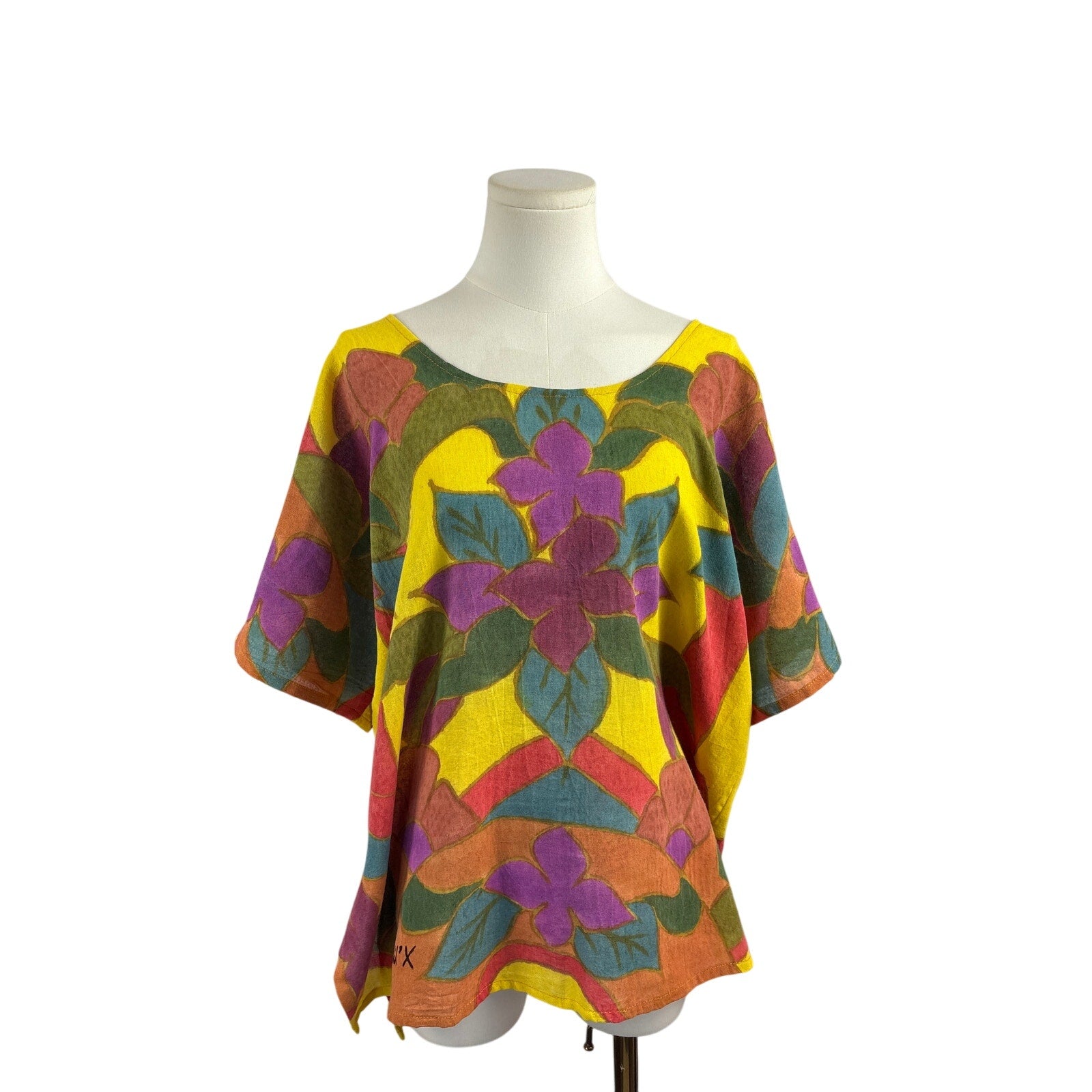 Women’s Handpainted Short Sleeve Blouse. No Size Tags Read Description Please.