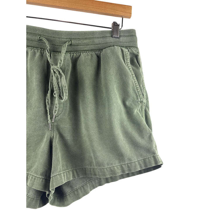 Women’s GAP Medium Army Green Lounge Shorts w/ Drawstring