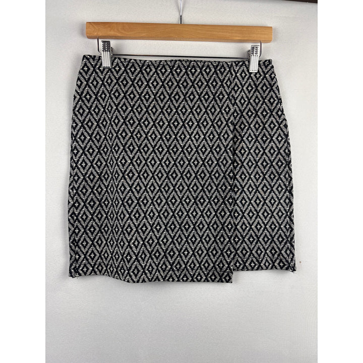 Women’s Hollister Medium Black &amp; White Abstract Patterned Asymmetrical Skirt