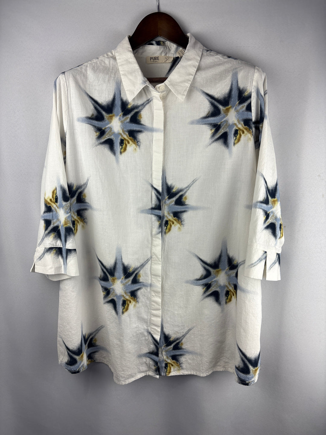 Women’s Pure Ulla Popken Size 16/18 White Button Up w/ Star Design