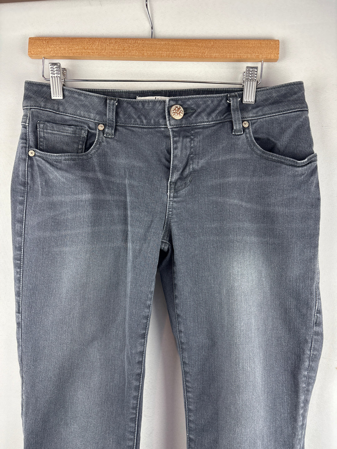 Women’s Cabi Size 4 Muted Gray Skinny Jeans