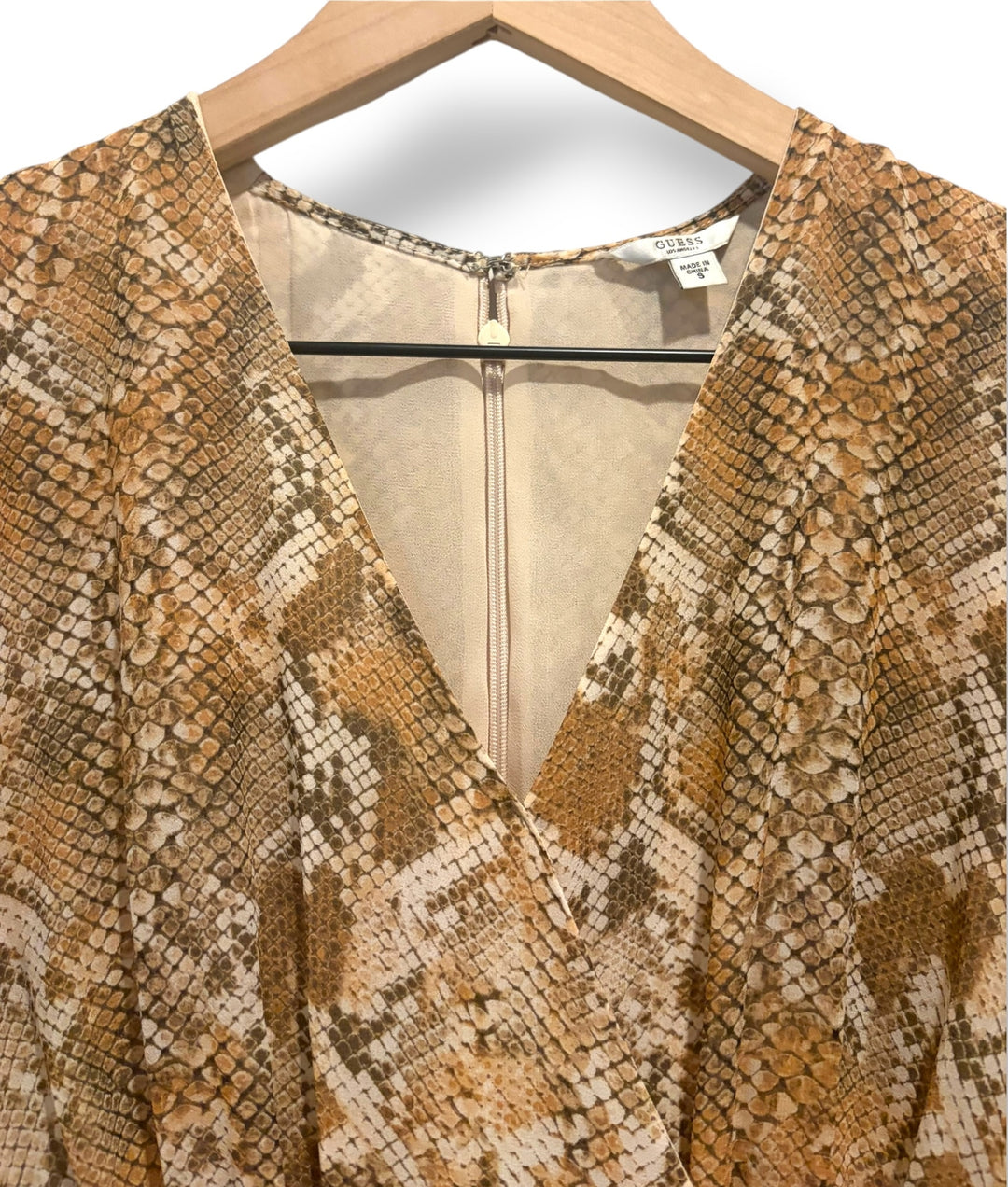 GUESS Womens Snakeskin Print Romper Long Sleeve V Neck Belted Outfit
