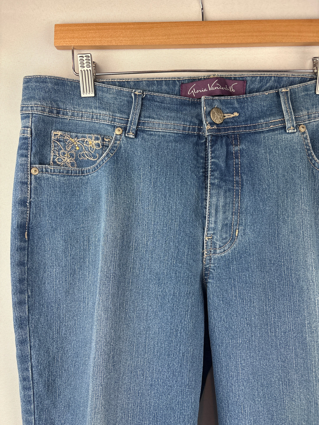 Women’s Gloria Vanderbilt Size 14 Light Blue Denim Capris