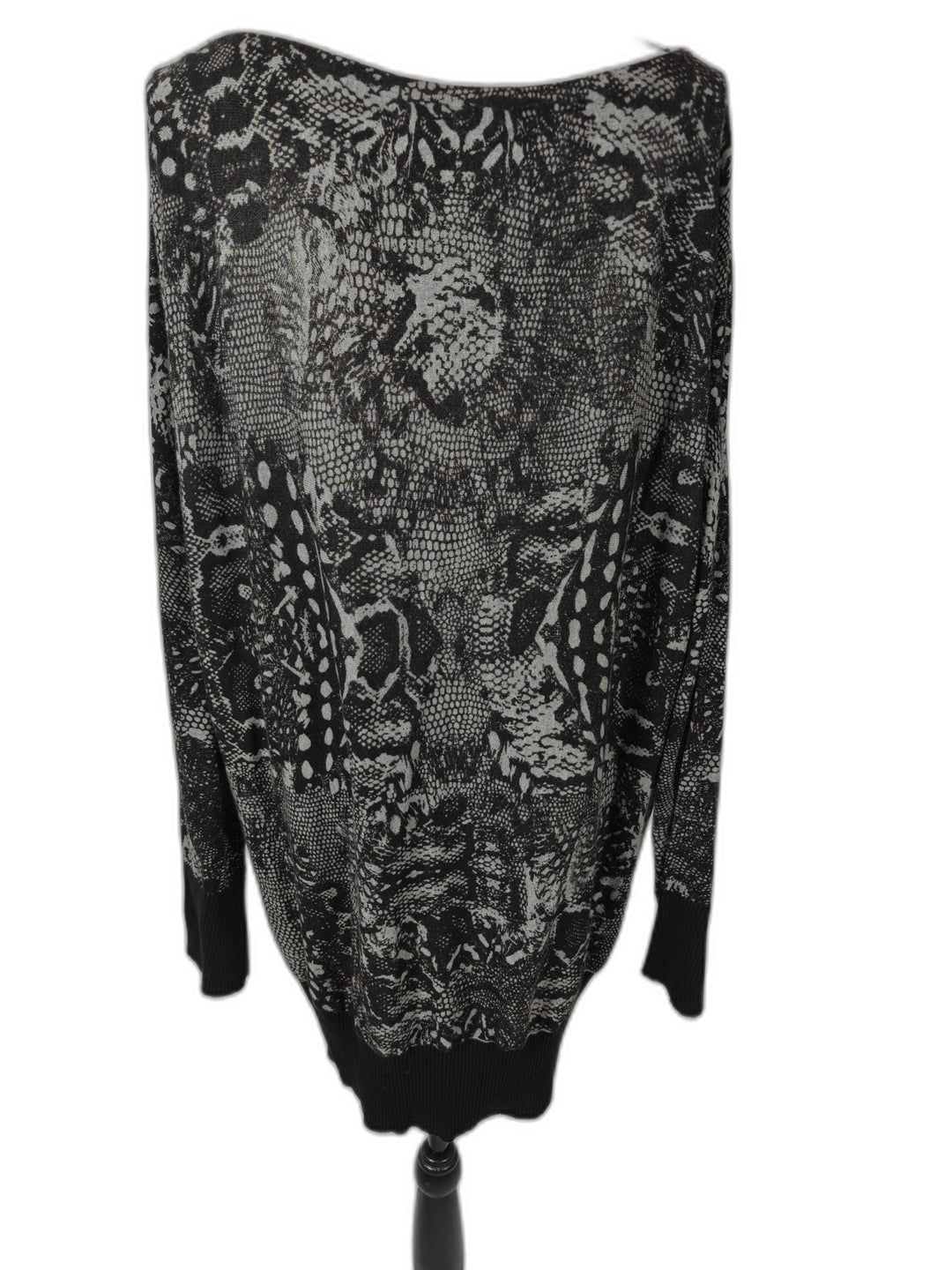 Women DKNYC Sweater Tunic Black Gray Snakeskin Print Size XL