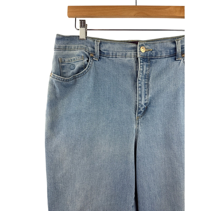 Women’s Gloria Vanderbilt Size 14 Light Blue Mom Jeans