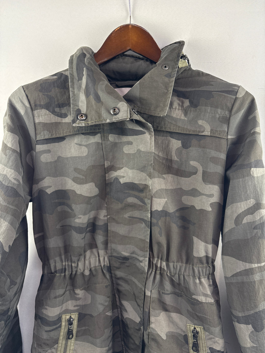 Women’s Tart Collections XS Dark Gray Camo Raincoat