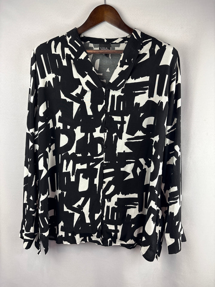 Women’s Ulla Popken Size 16/18 Black &amp; White Patterned Blouse