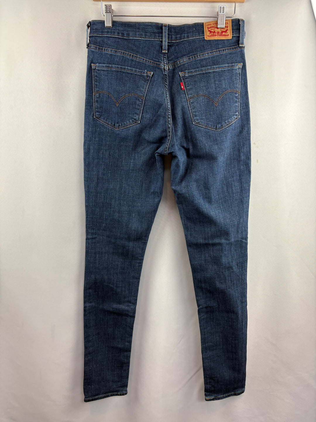 Women’s Levi’s Size 28L Dark Wash Blue Skinny Jeans