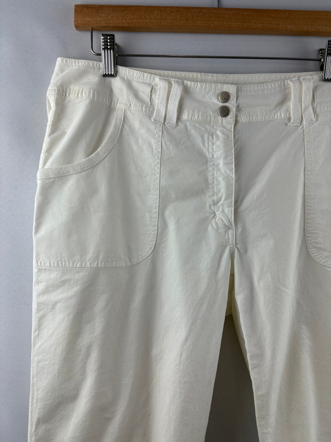 Women’s Avenue Size 14 White Capri Pants
