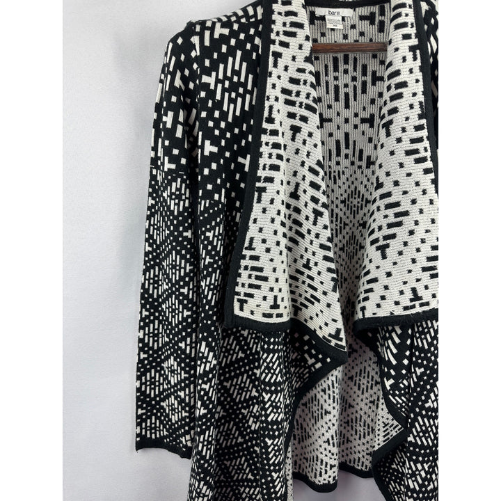 Women’s Bar III Boho Cardigan Flyaway in a black and white Aztec print Size XS