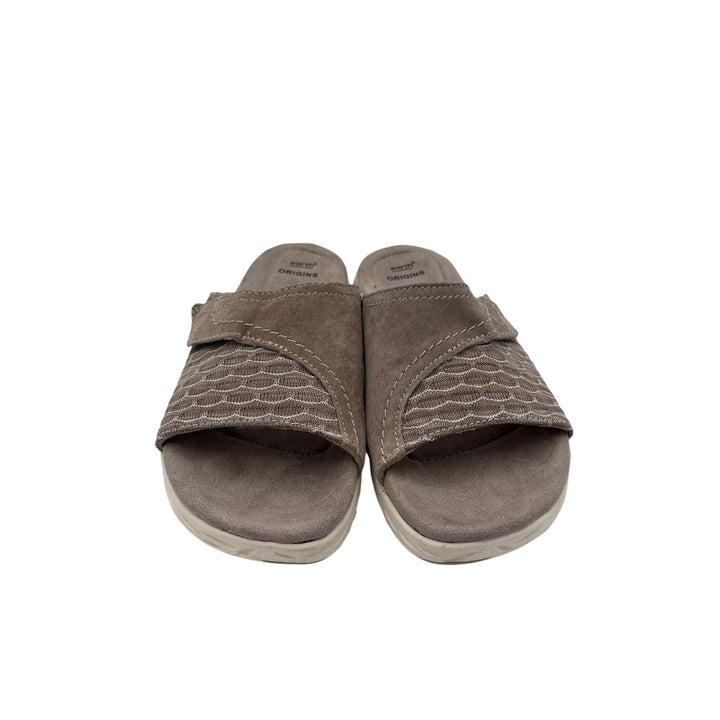 Women’s Earth Size 8.5 Beige Slip On Sandals