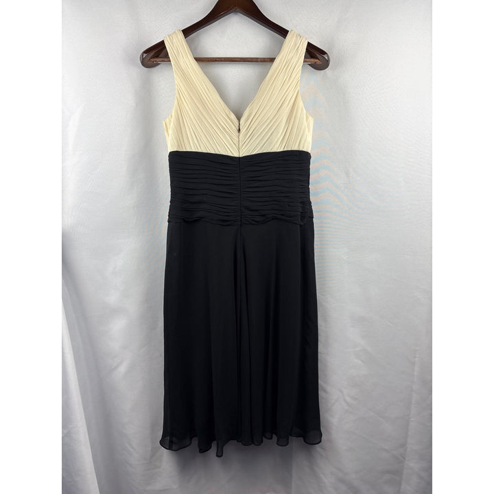 Women’s Jones New York Size 6 Cream & Black Ruched Dress