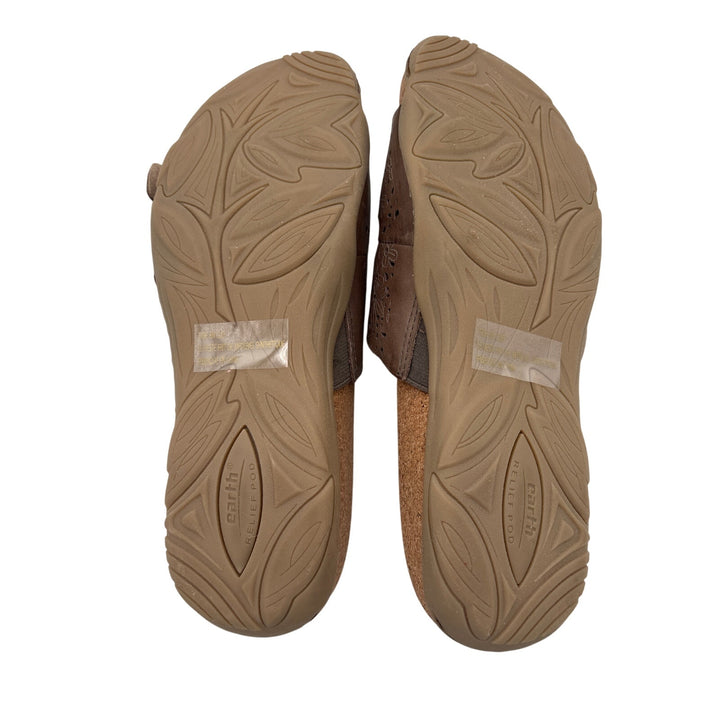 Women’s Earth Size 8.5 Brown Buckle Sandals