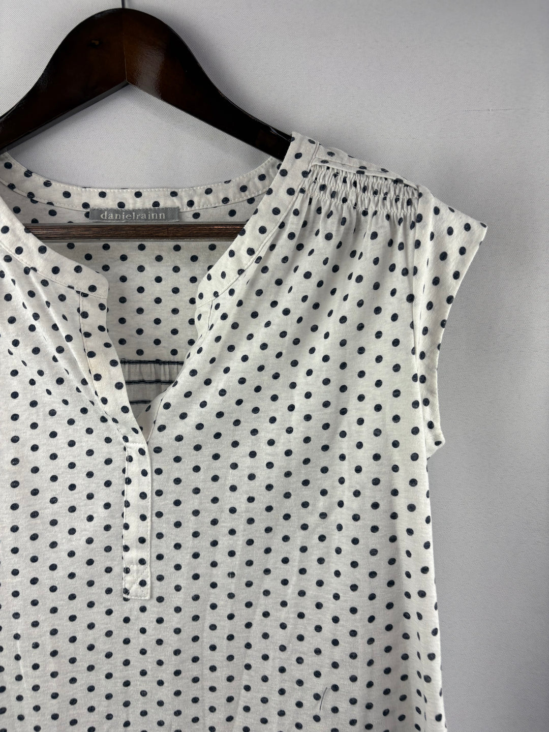 Women’s Daniel Rainn Small White Blouse w/ Gray Polka Dot & Stripes
