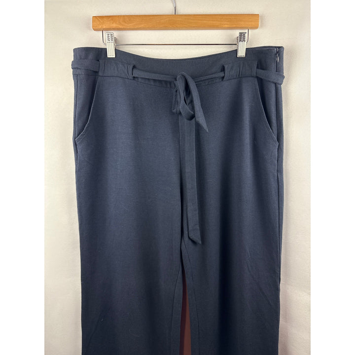 Women’s CAbi Size 14 Navy Blue Capri Pants