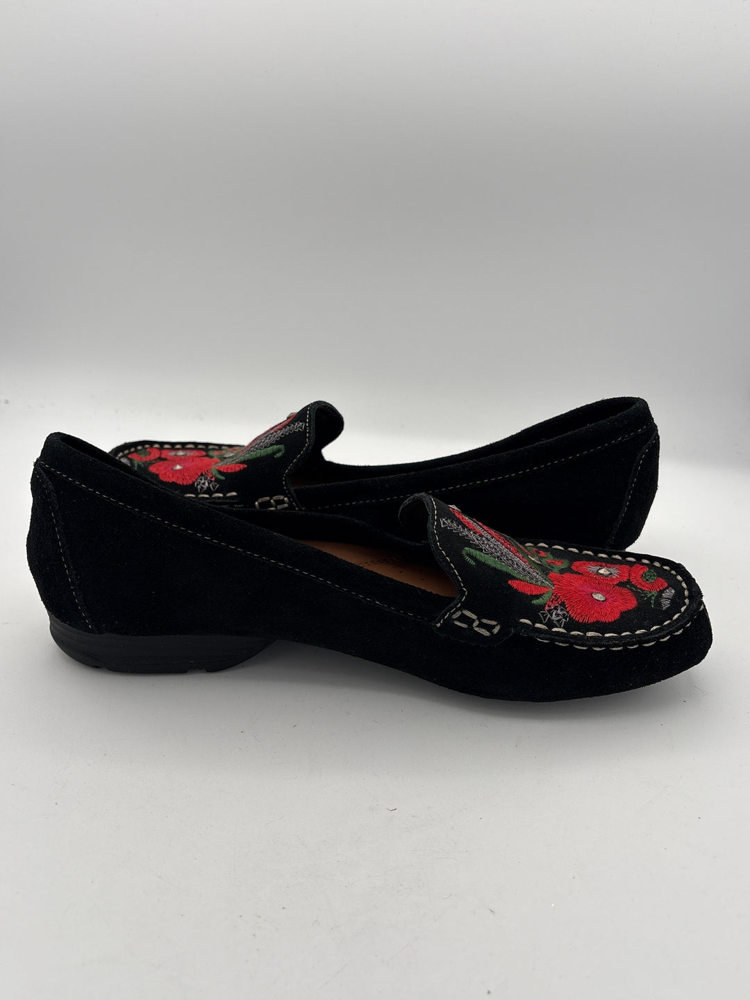 Womens Baretraps Size 9 Black Suede Loafers Red Floral Embroidery Silver Studs