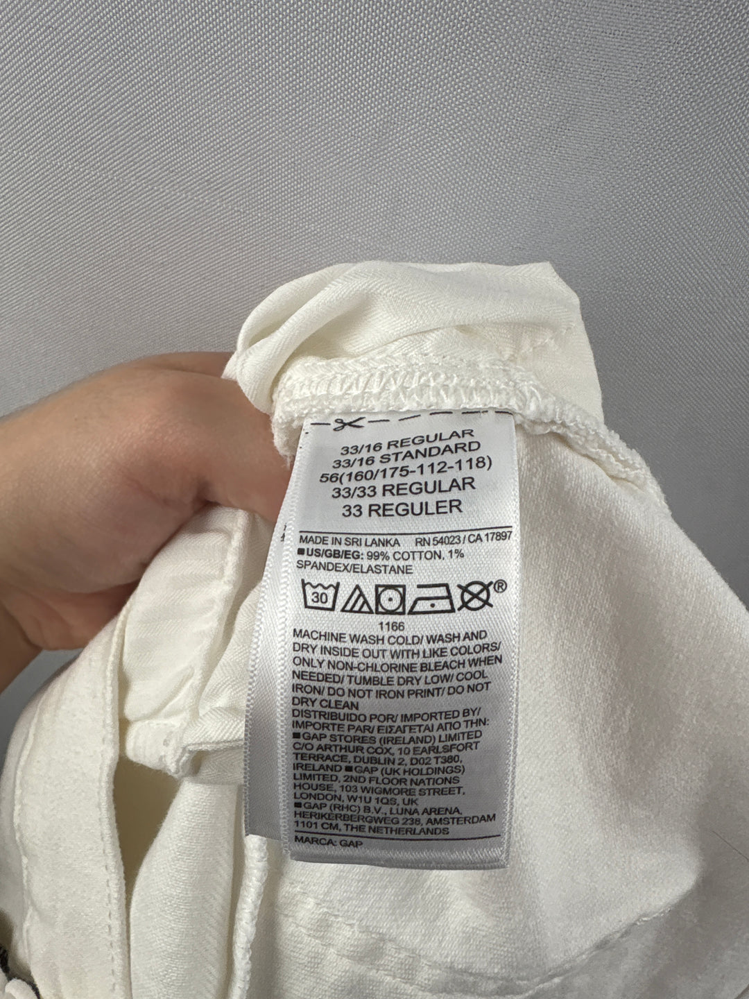Women’s GAP Size 16 White Mid Rise Denim Shorts