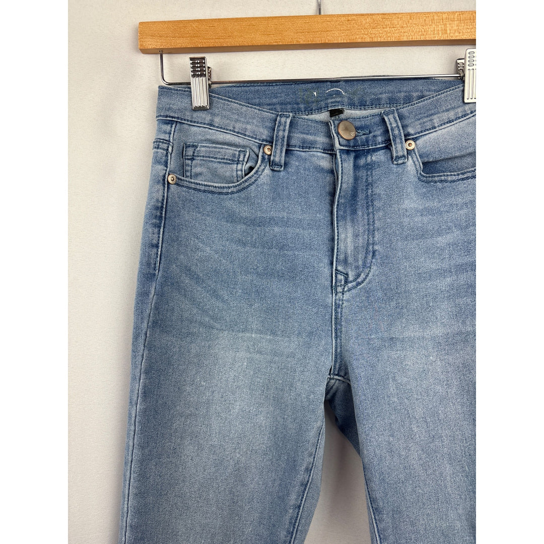 Women’s DG2 Size 2 Light Washed Blue Skinny Jeans