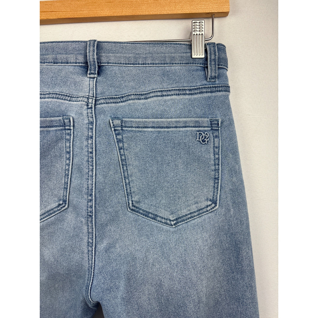 Women’s DG2 Size 2 Light Washed Blue Skinny Jeans
