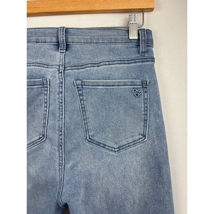 Women’s DG2 Size 2 Light Washed Blue Skinny Jeans
