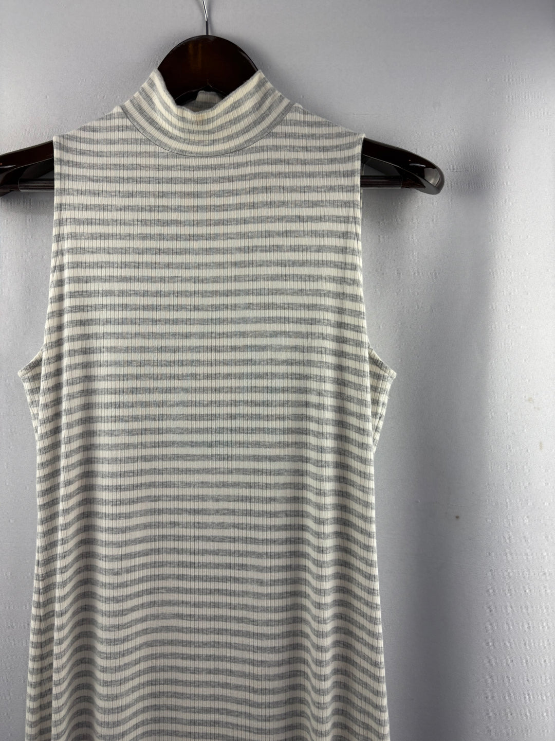 Women’s Banana Republic Small White & Gray Striped Sleeveless Maxi Dress
