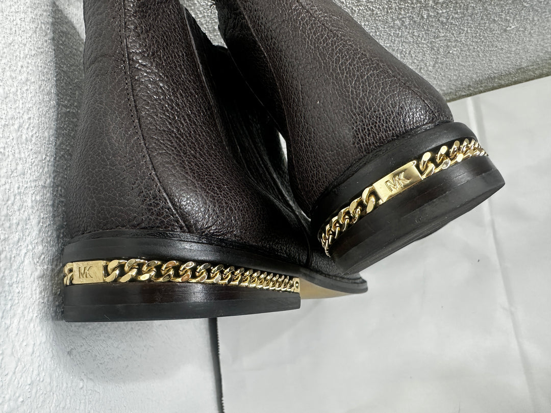 Michael Kors Chelsea boot with pebbled leather and stylish chain