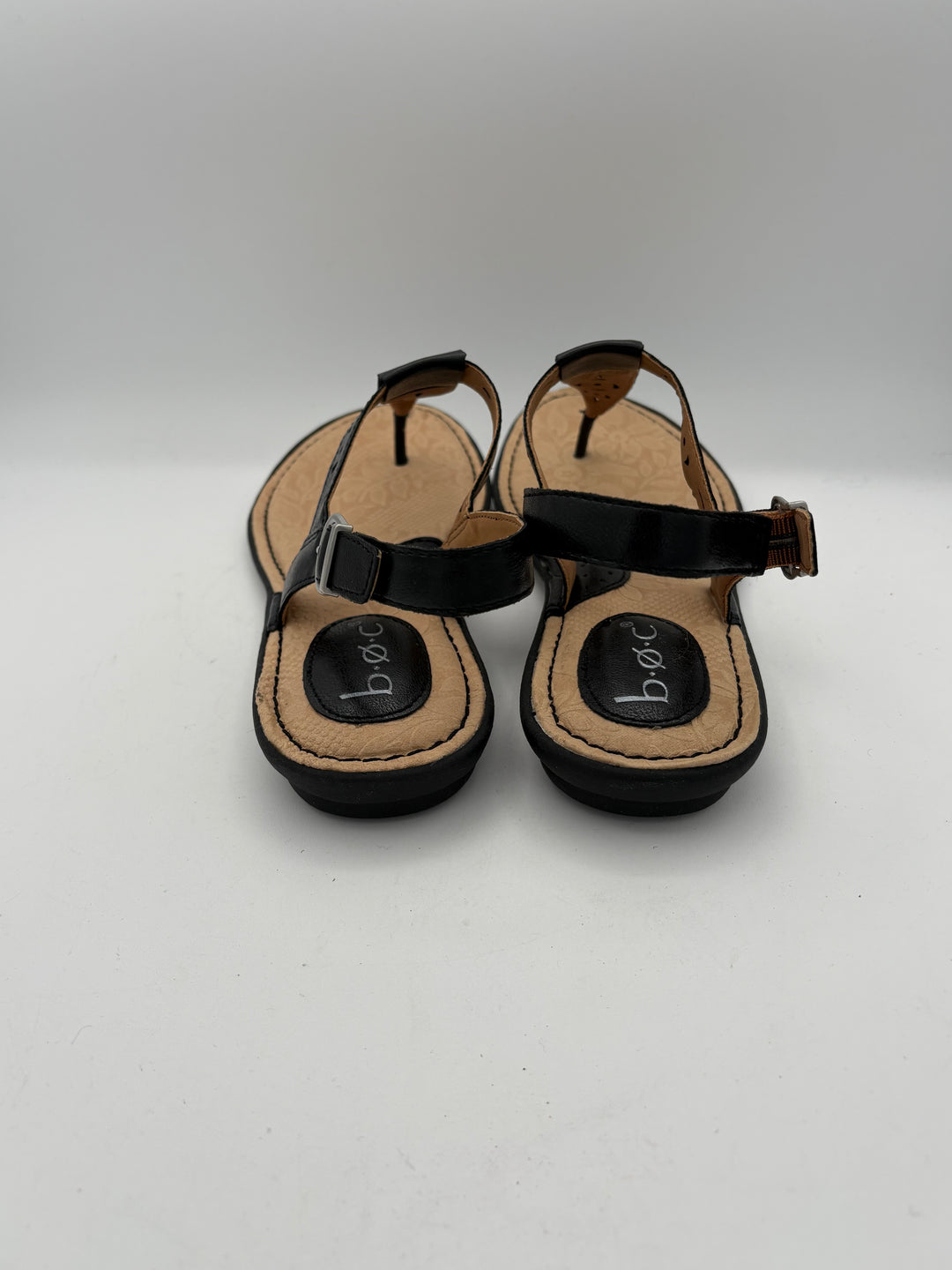 Women’s B.O.C Size 8 Black Leather Thong Sandals