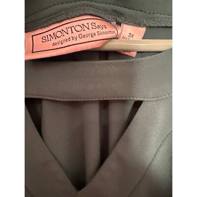 Plus size Simomton Says 3X Green blouse with peekaboo neckline