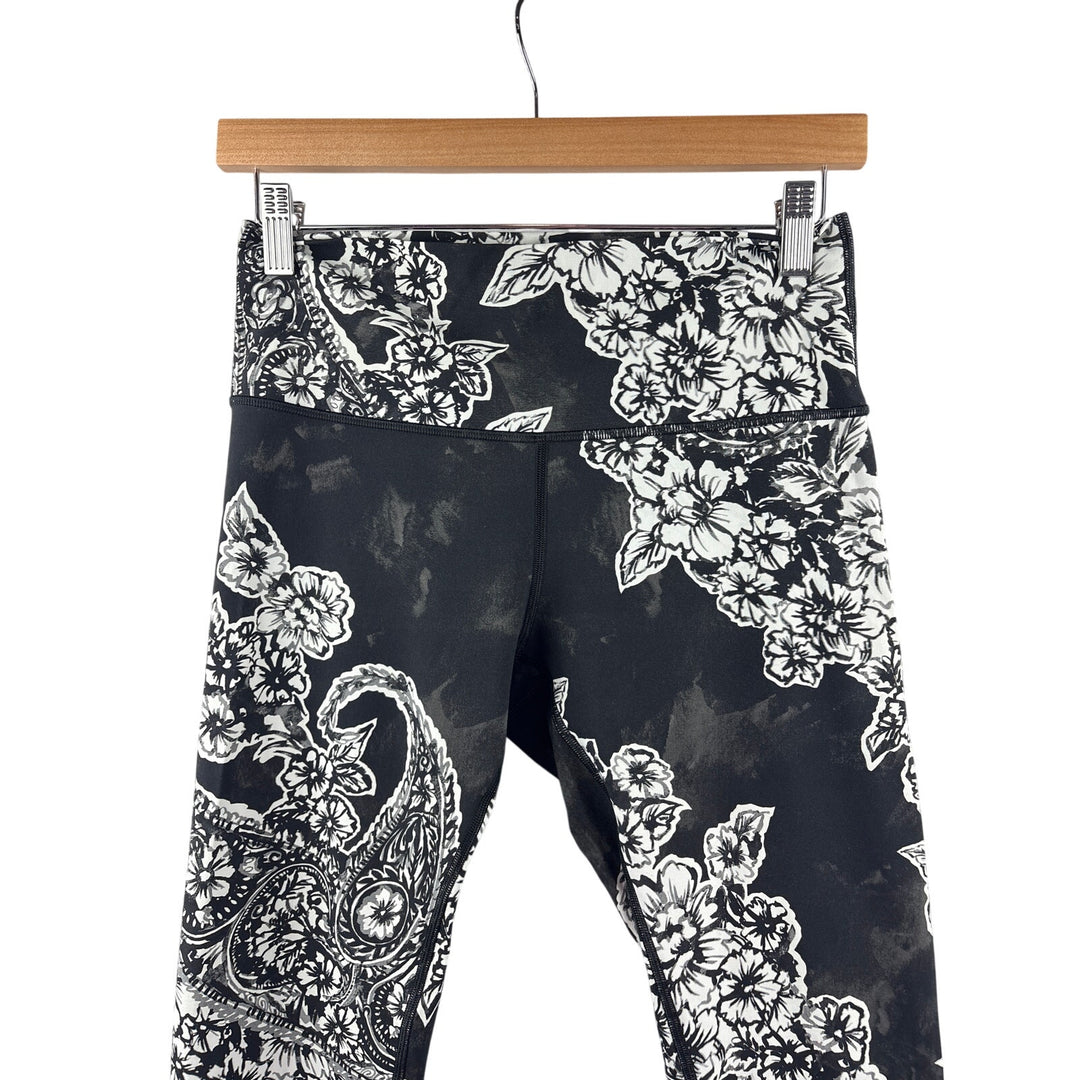 Women’s LuluLemon Size 8 Black & White Floral Sports Leggings