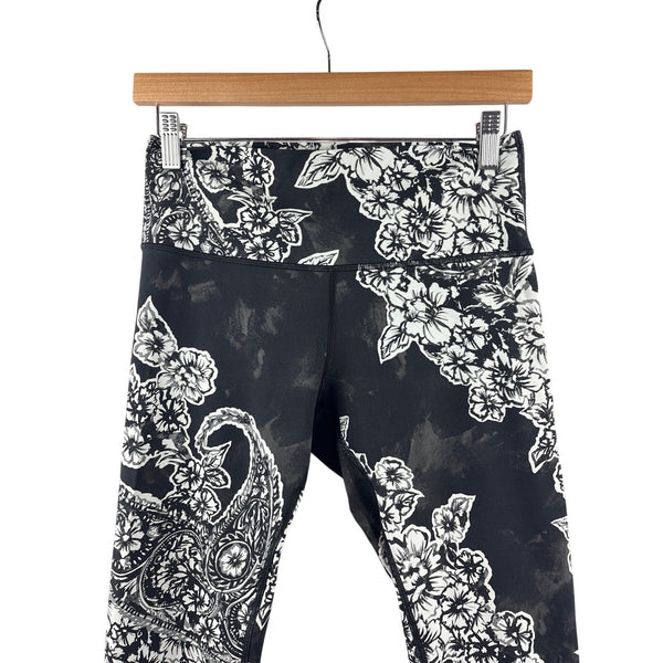 Women’s LuluLemon Size 8 Black & White Floral Sports Leggings