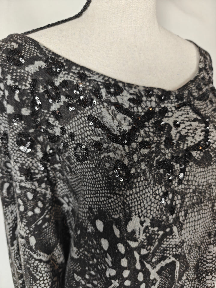 Women DKNYC Sweater Tunic Black Gray Snakeskin Print Size XL