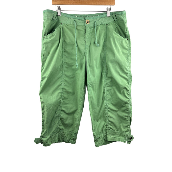 Women’s Fresh Produce XXL Leaf Green Cargo Capris