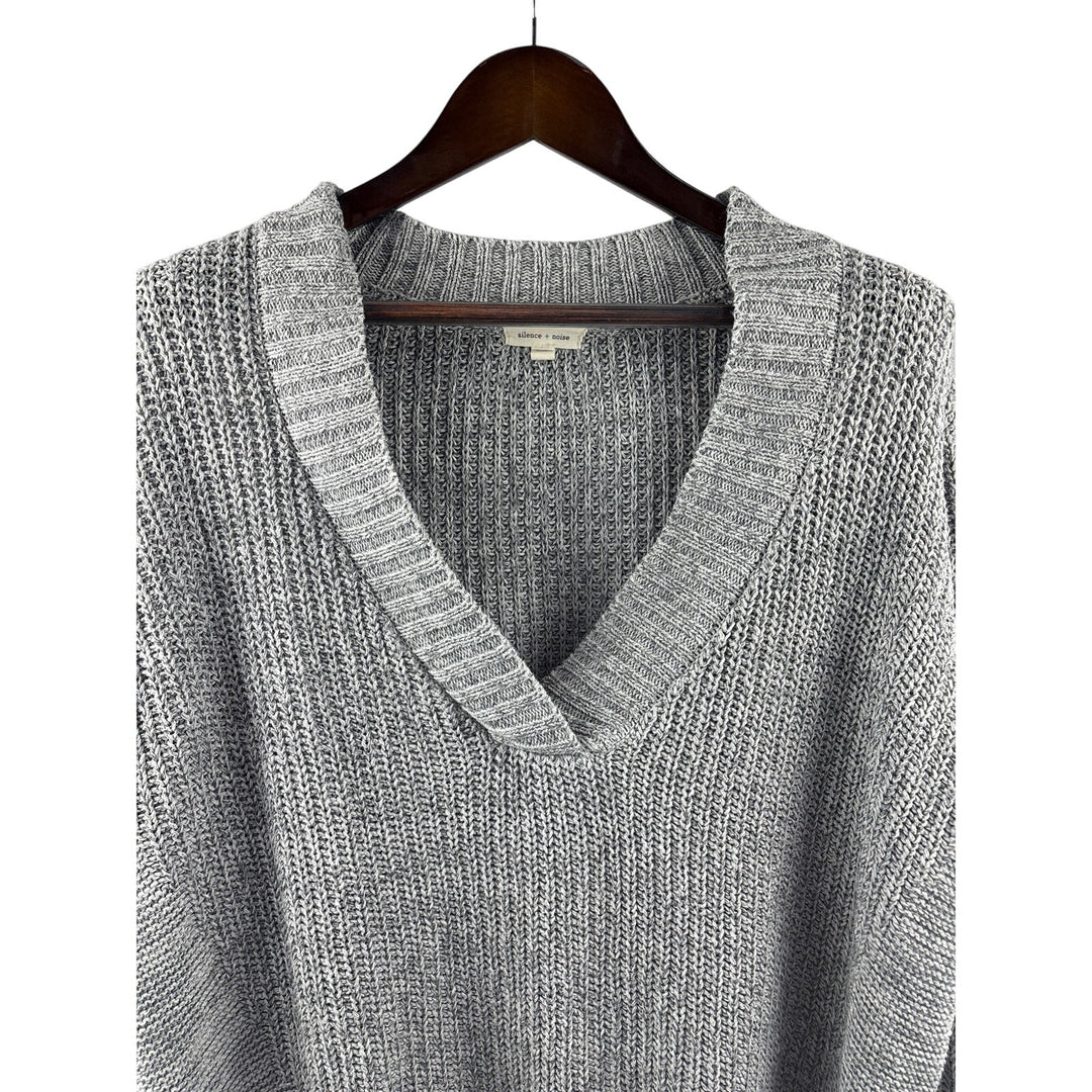 Women’s Silence + Noise Small Light Gray Knit V-Neck Sweater