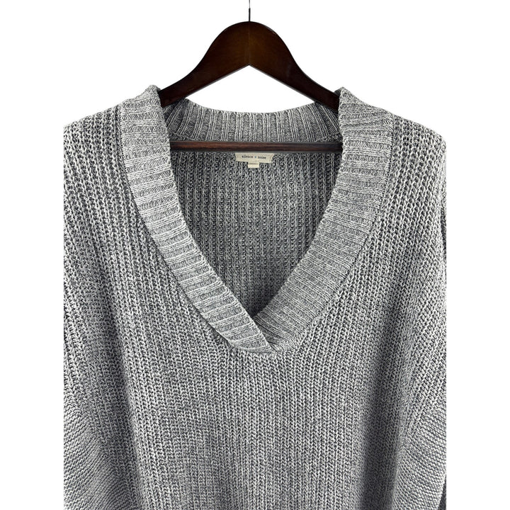 Women’s Silence + Noise Small Light Gray Knit V-Neck Sweater