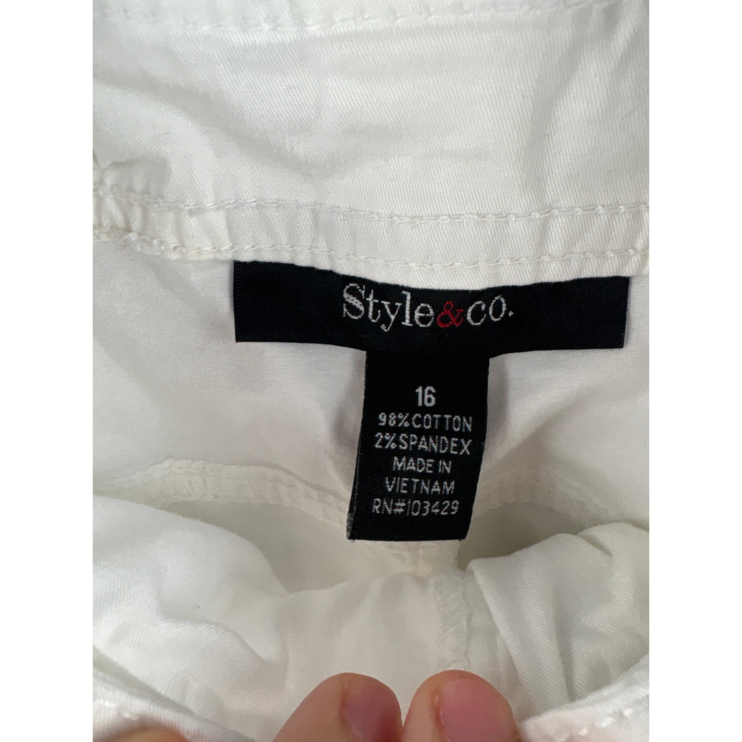 Women’s Style&Co Size 16 White Capri Pants