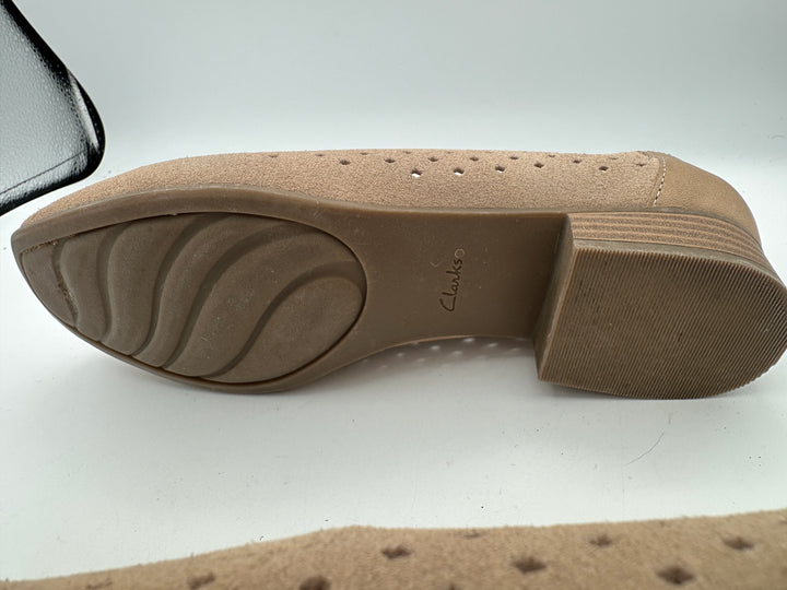 Women’s Clark’s Microsuede Low Heel Flats Size 9.5