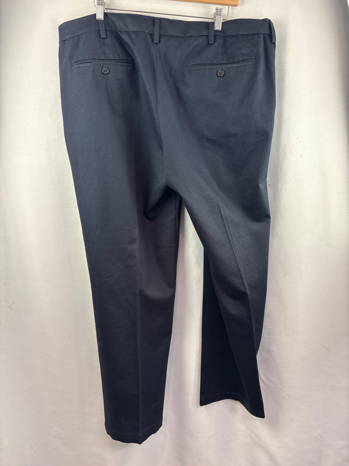 Men’s Dockers 40x32 Navy Blue Pleated Dress Pants