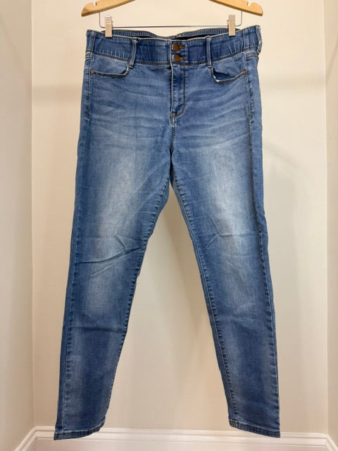 APT. 9 Skinny Jeans (Light Wash, Stretch, 28” Inseam) Sz14