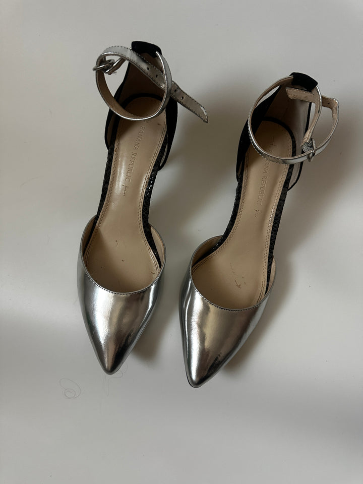 Banana Republic Giana Silver Metallic Black Pointed Toe Ankle Strap Heels D&
