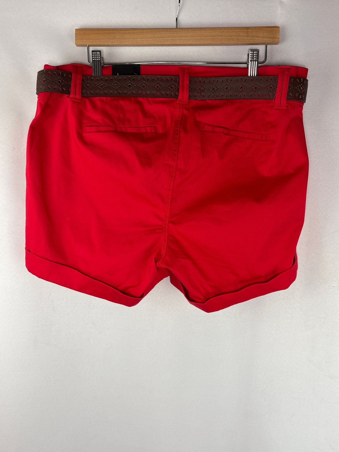 Torrid Womens Size 18 Bright Red Mid Rise Stretch Cotton Shorts With Belt