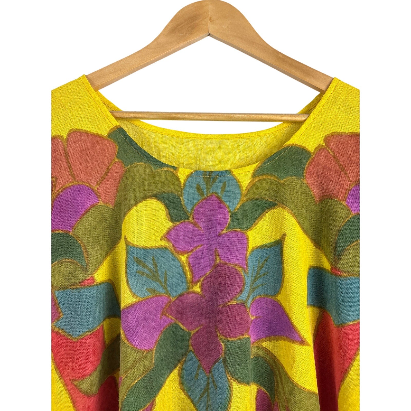 Women’s Handpainted Short Sleeve Blouse. No Size Tags Read Description Please.