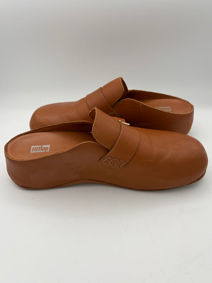 Women’s FitFlop Size 8.5 Medium Brown Clogs w/ Buckle Detail