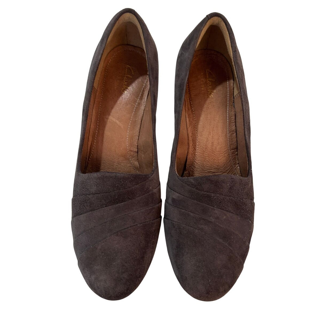 Clarks Womens Delsie Joy Dark Taupe Suede Pleated Pumps Size 8.5M