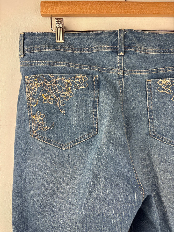 Women’s Gloria Vanderbilt Size 14 Light Blue Denim Capris