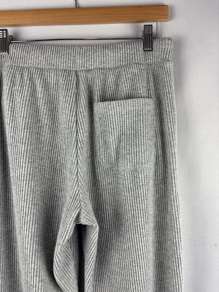 Women’s Alo Yoga Medium Light Gray Ribbed Lounge Pants