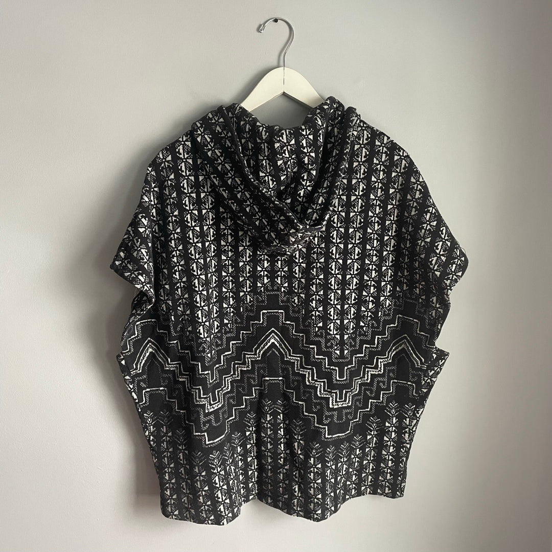 Mara Hoffman Active Black White Geometric Poncho Zip Up Boho Hippe 70s Retro Indie XS/S