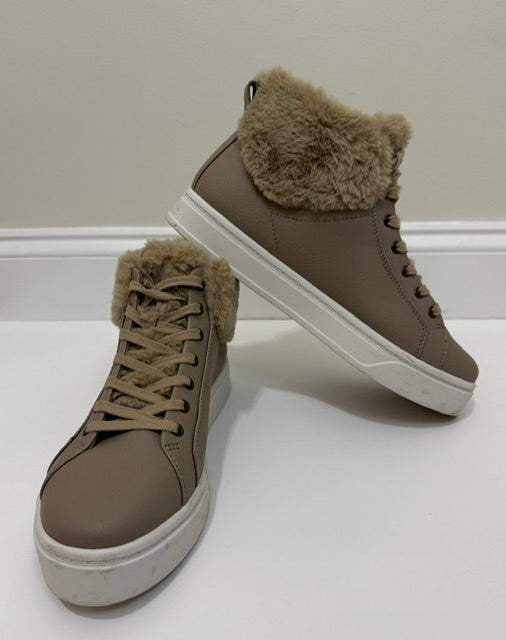 Koolaburra by UGG Sundell Fuzz Chukka Boots Dune Sz10